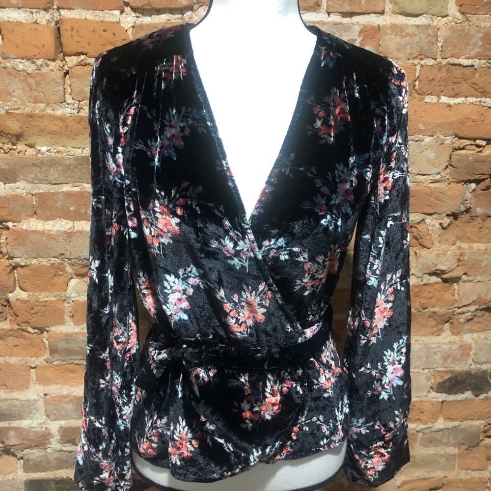 ZARA TRAFALUC COLLECTION VELVET FLORAL WRAP TOP WOMENS SMALL BLACK LONG SLEEVES